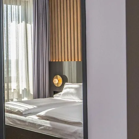 Hotel Flow & Conference